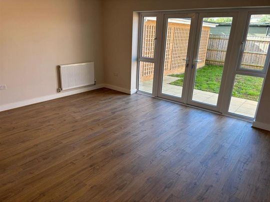 4 bedroom detached house to rent - Photo 1