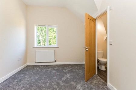 4 bedroom terraced house to rent - Photo 3