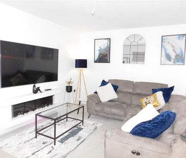 3 bedroom detached house to rent - Photo 2