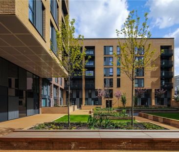 Excellent two-bedroom, two-bathroom flat within Wimbledon Grounds, ... - Photo 2