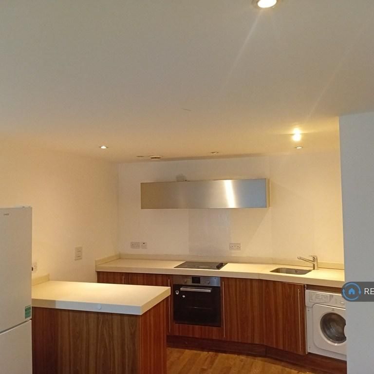2 bedroom flat to rent - Photo 1
