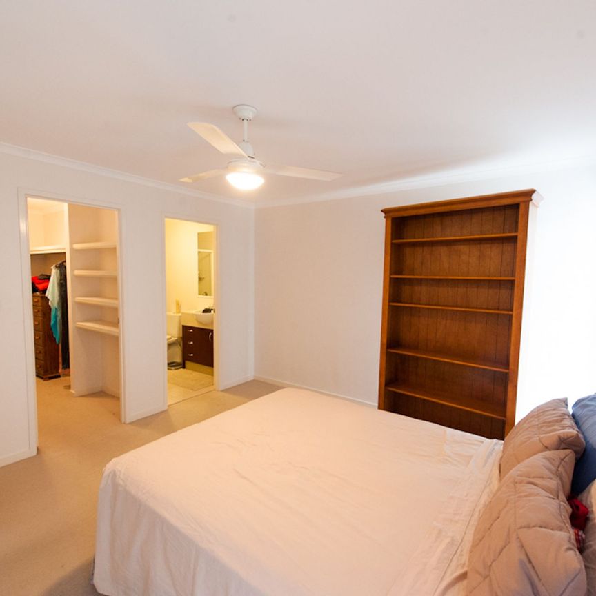 Spacious Townhouse with Airconditioning - Photo 1