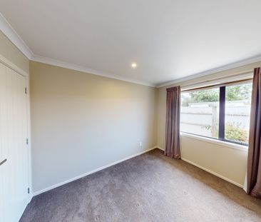 Roslyn - 3 Bedrooms - Photo 6