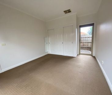 2/30 Elstone Avenue, Airport West, VIC 3042 - Photo 6