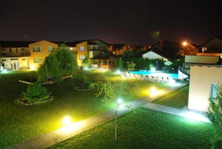 Apartament 3 camere, curte privata cu piscina in Dumbravita - Fotografie 2