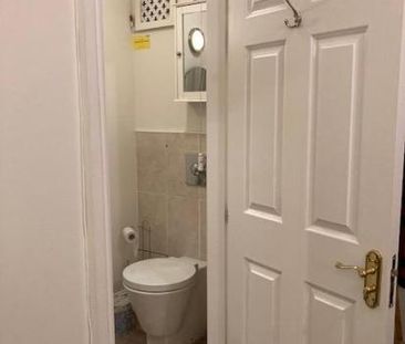 beautiful, bright room with ensuite. - Photo 3
