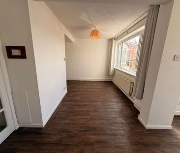 4 Bed Semi-Detached House, Clayfield Road, BS4 - Photo 2