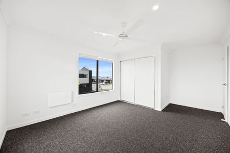 Contemporary Living in Mickleham - Photo 2