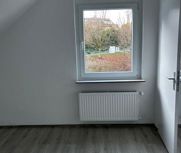 Cozy 3-room attic apartment available immediately in Wengern. - Photo 1