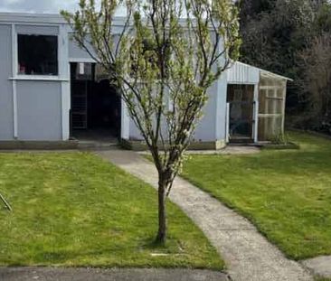Charming, modern and comfortable in Tainui! - Photo 3