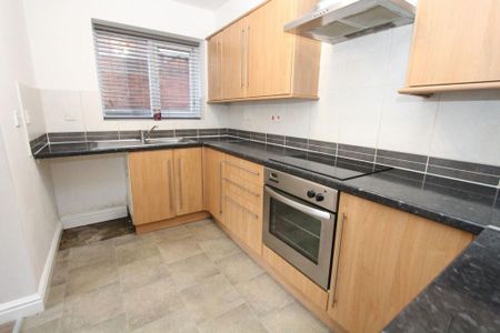 2 bedroom ground floor flat to rent - Photo 5