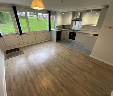 2 bedroom semi-detached bungalow to rent - Photo 6