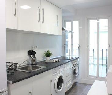 Wonderful room in Sol - Photo 1