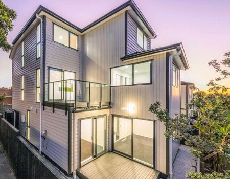 Spacious 5-Bedroom Family Home for Rent in Point England - Photo 2