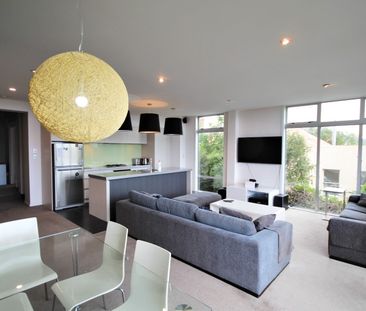 Stunning apartment with harbour views - Photo 2