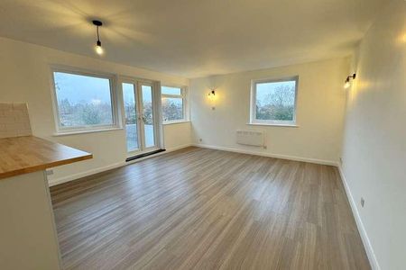 Woking, Surrey, GU22 - Photo 2