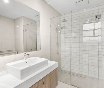 Stylish, Sophisticated Living Across Three Impressive Levels - Photo 5