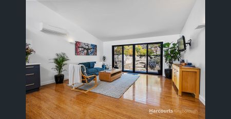 Contemporary family living with glorious mountain views - Photo 2