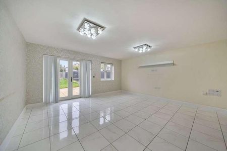 Elmore Close, Harrow, Middlesex, HA3 - Photo 3