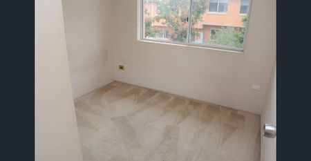 3BR Townhouse! 2 toilets, LUG, BIRs. Blacktown South Public (OC) zone! - Photo 2