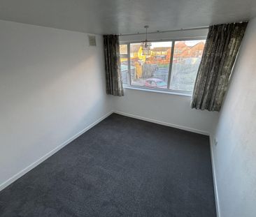 Colina Close Willenhall Coventry - Photo 2