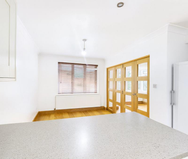 3 bedroom semi-detached house to rent - Photo 6