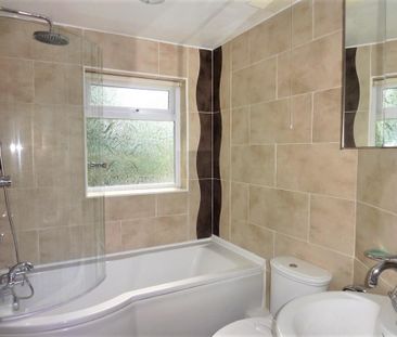 3 bedroom end of terrace house to rent - Photo 2