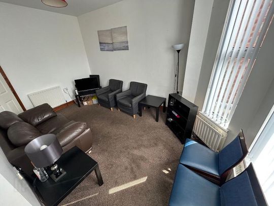 Flat 2, 5 Ashley Avenue, Belfast, BT9 7BN - Photo 1