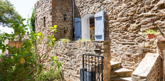 Maison de caractère au cœur du village - Photo 2