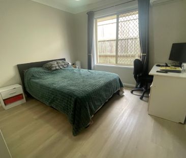 Springfield Lakes - Photo 1