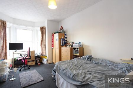 3 bedroom flat to rent - Photo 4