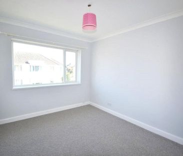3 bedroom flat to rent - Photo 4