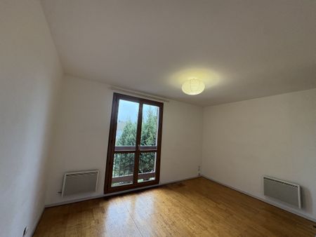 Location Appartement 2 pièces 41m² CASTELNAUDARY 11400 - Photo 2