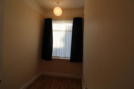 4 bedroom semi-detached house to rent - Photo 5