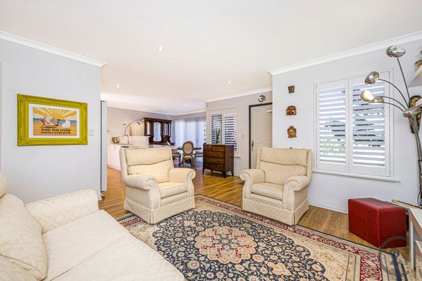Stylish Coastal Townhouse in Exclusive Wannanup Location - Furnished or Part Furnished - Photo 1