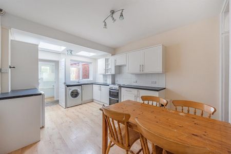 2 bedroom terraced house to rent - Photo 4