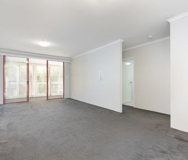 Spacious Two Bedroom Luxury Unit - Photo 2