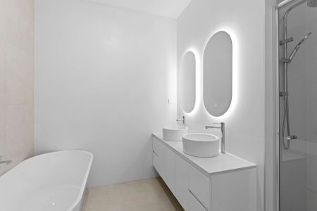 LUXURY LIVING - Photo 5