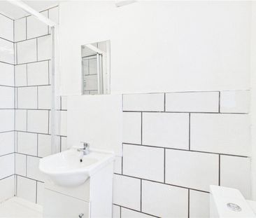 Room 2, Flat 1 - Photo 4