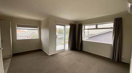 Central Two-Bedroom Unit – Easy City Living - Photo 3