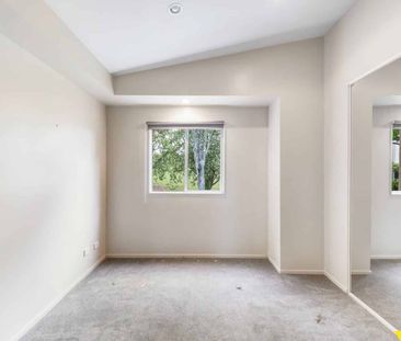 Bright and Spacious 2-Bedroom Unit in a Convenient New Lynn Location - Photo 4