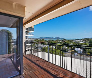 Ocean-view apartment with unbeatable lifestyle appeal - Photo 5