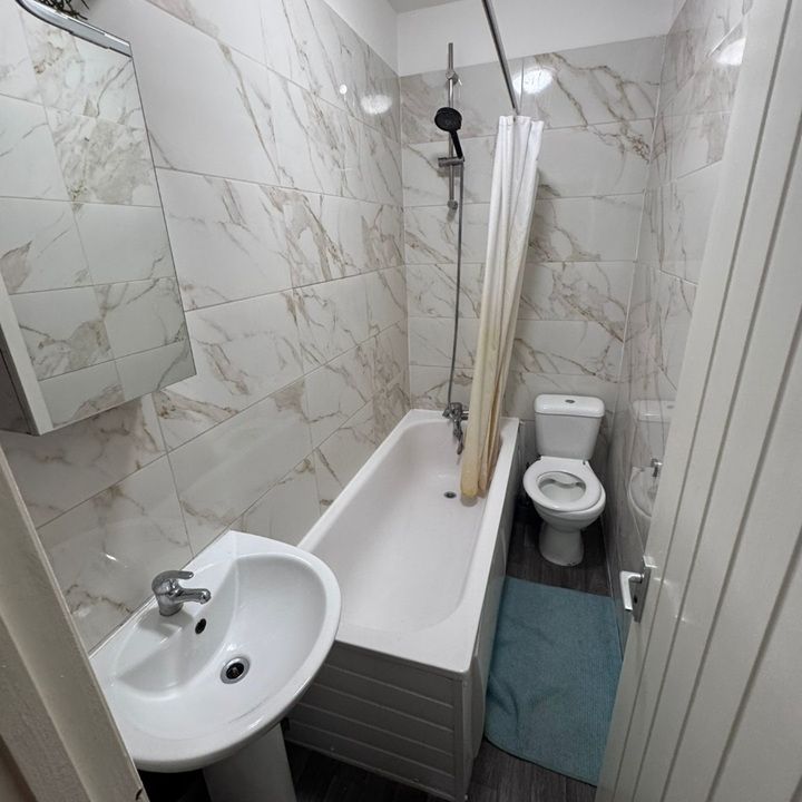 Room in a Shared Flat, Streatham Road, SW16 - Photo 1