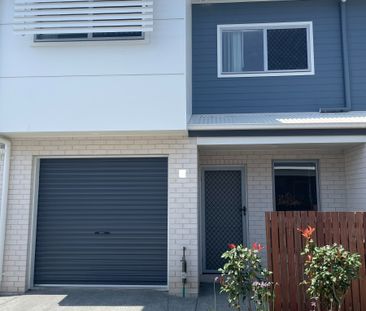 LUXURY 3 BEDROOM TOWNHOUSE - Photo 5