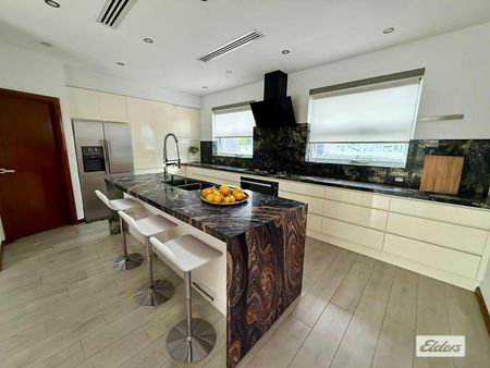 Quiet Street - Photo 3