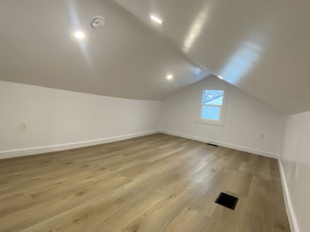 For Lease - 6159 Cadham Street, Niagara Falls, Ontario - Photo 4