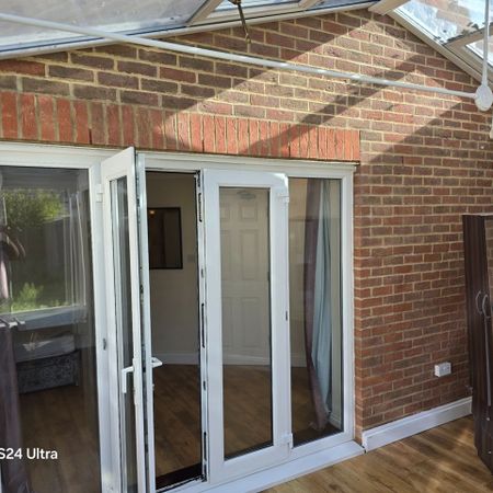 Room in a Shared House, East India Way, CR0 - Photo 4