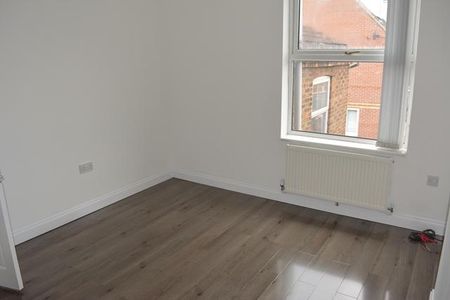 4 bedroom semi-detached house to rent - Photo 2