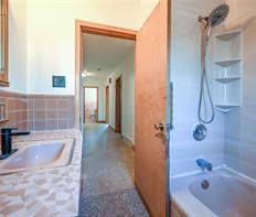 For Lease - 112 Academy Street, Hamilton, Ontario - Photo 4