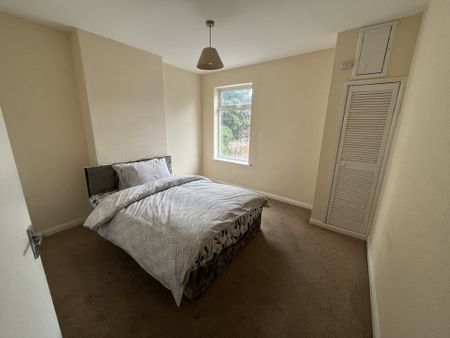 TWO BEDROOMS LOCATED CLOSE TO THE CITY CENTRE LOW MAINTENANCE ENCLOSED GARDEN CLOSE TO LOCAL AMENITES GAS CENTRAL HEATING UPVC DOUBLE GLAZED NEAUTRALLY DECORATED - Photo 4